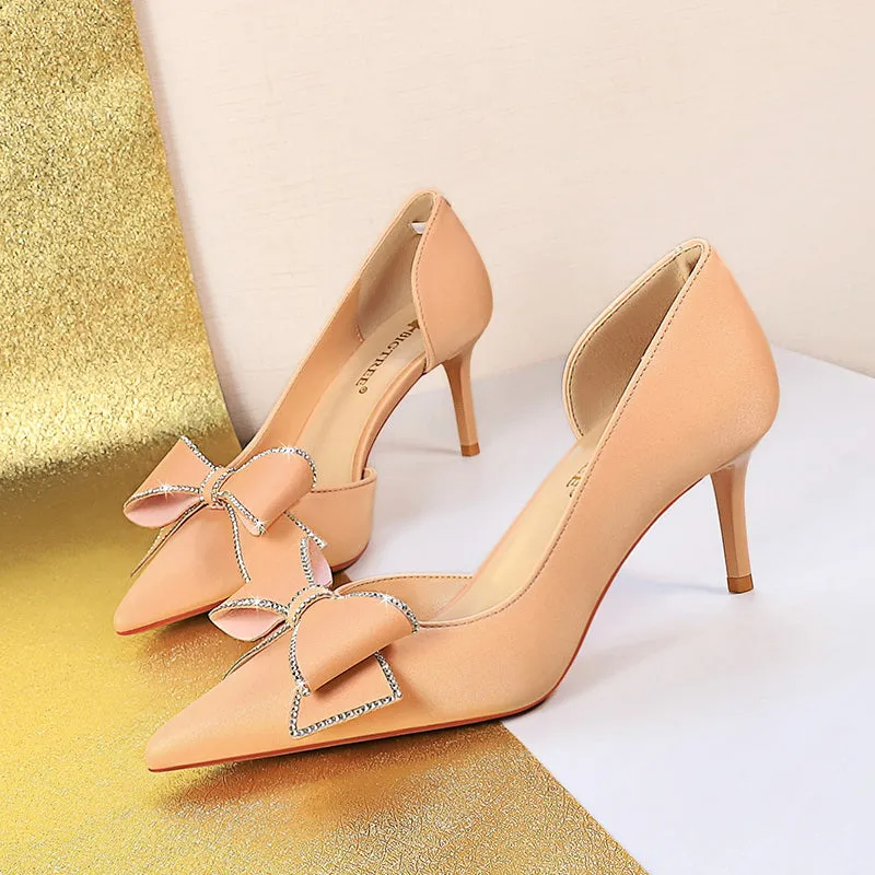 Snowflake Rhinestone Bow Pumps